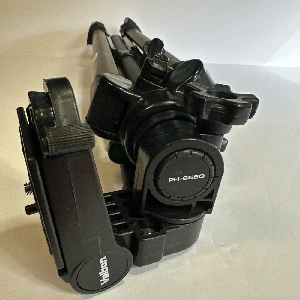 Velbon S-4000 Deluxe Tripod w/1/4
